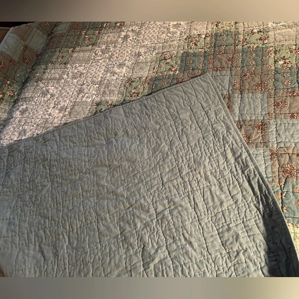 Lands End Ombré Quilt King Spread. Length 110”, width 90”. Reverse, solid green.